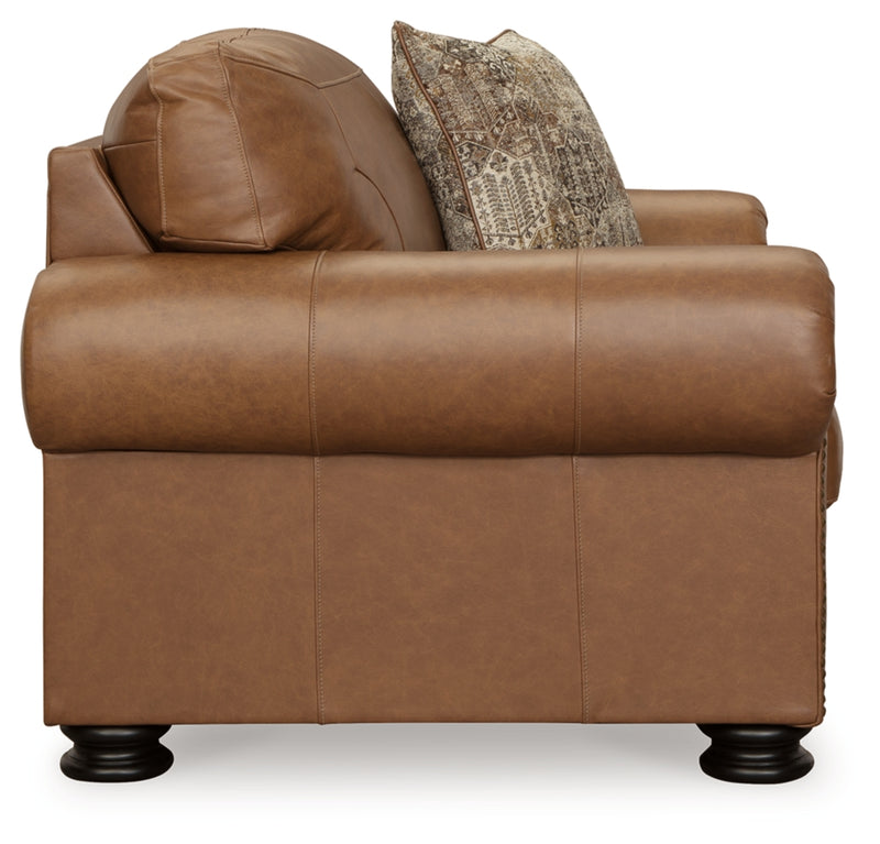 Sillón y otomana Carianna