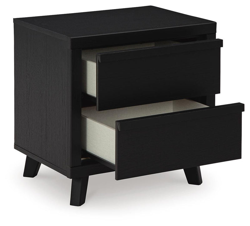 Danziar Panel Bed Bedroom Set