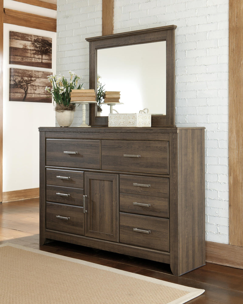 Juararo Poster Bed Bedroom Set