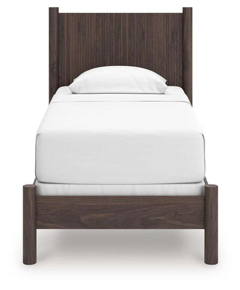 Juego de dormitorio Pamytta con cama de paneles