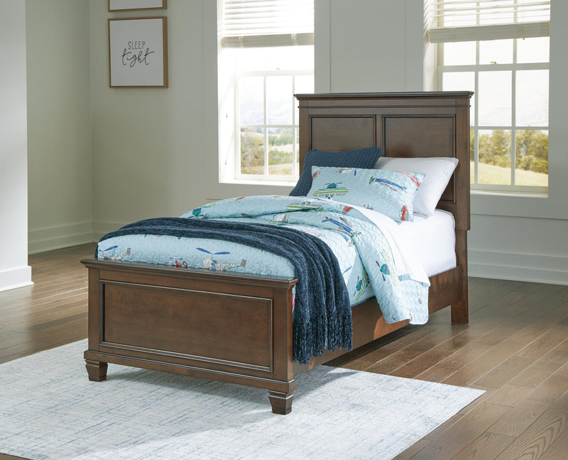 Danabrin Panel Bed