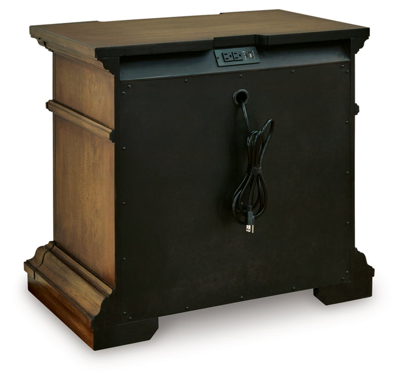 Mesa de noche Channley de tres cajones
