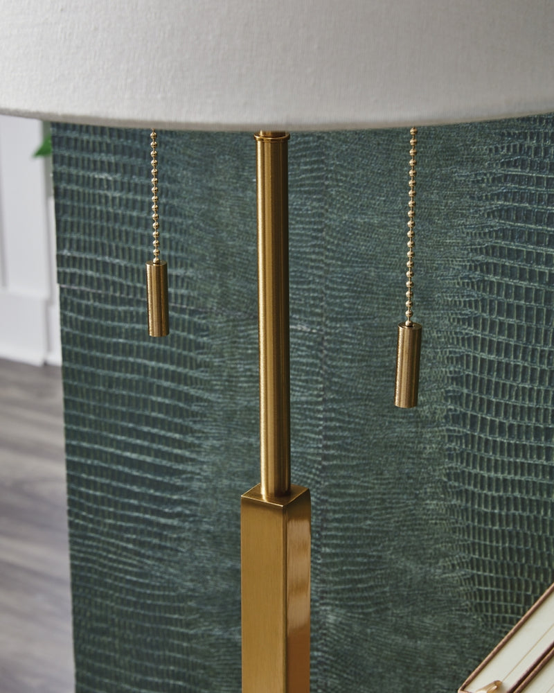 Lámpara de mesa metálica Haigwood