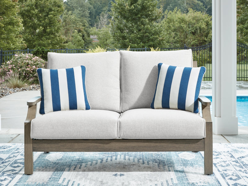 Rainier Ranch Outdoor Seating